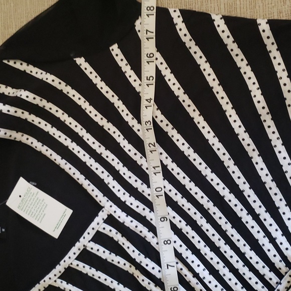 T&W Designs New Blouse Sz M  Black and White - Picture 8 of 15